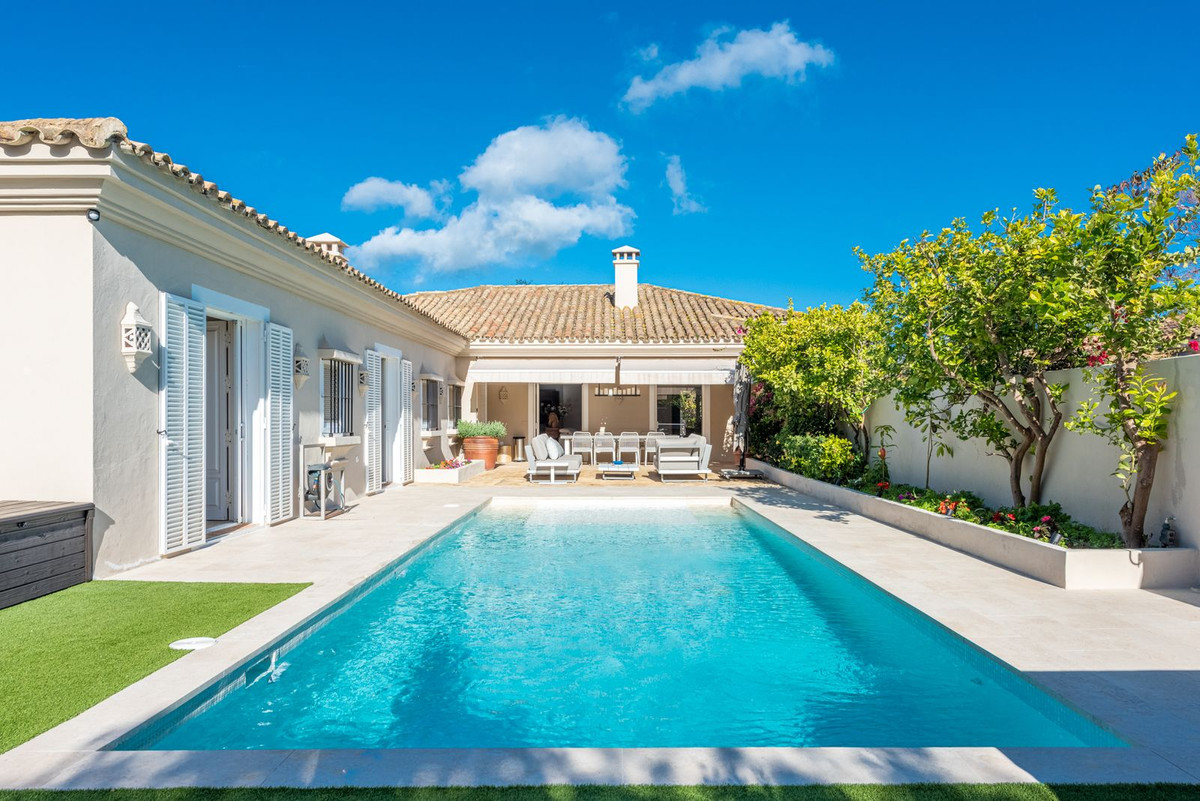 Villa for sale in Sotogrande 1,595,000€