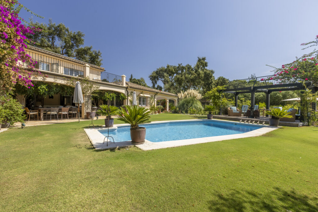 Andalusian Villa On Two Plots Beside Real Club Valderrama — Collection Photo — Ref KSS150295