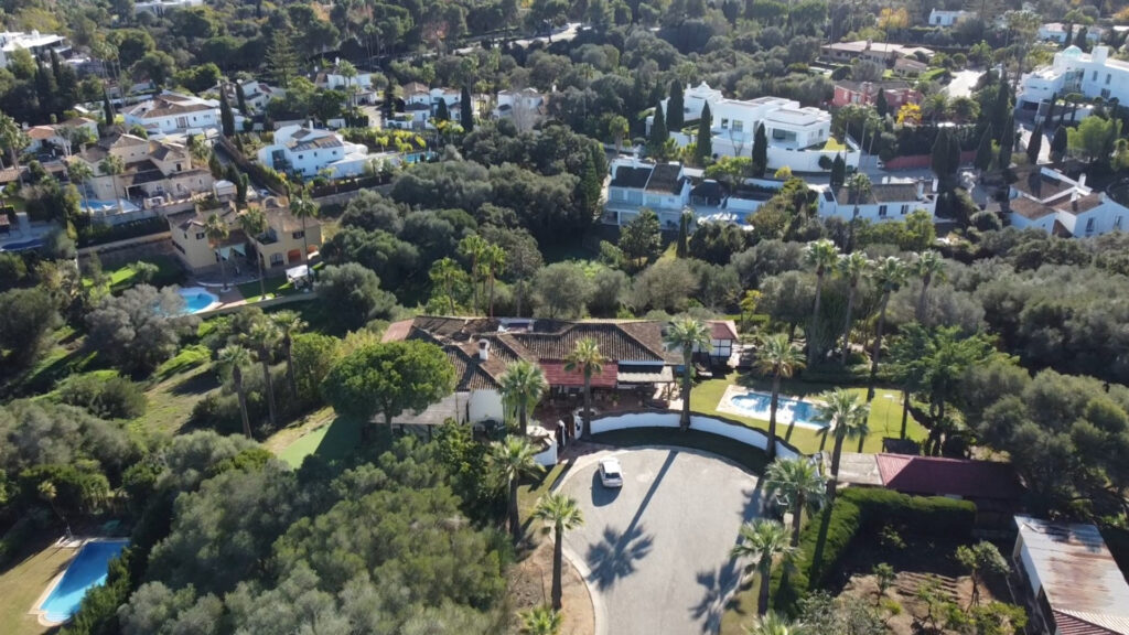 Colonial-Style Villa With Guest House In Sotogrande Costa — Collection Photo — Ref V509