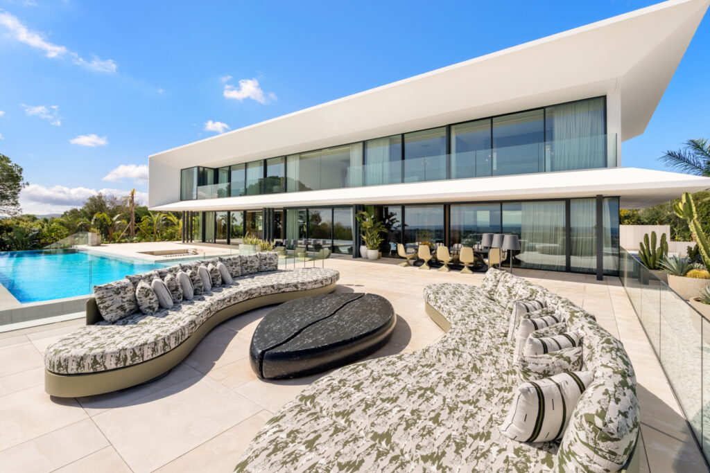 Contemporary Villa With Panoramic Sea And Golf Views In La Reserva — Collection Photo — Ref 963-00321P