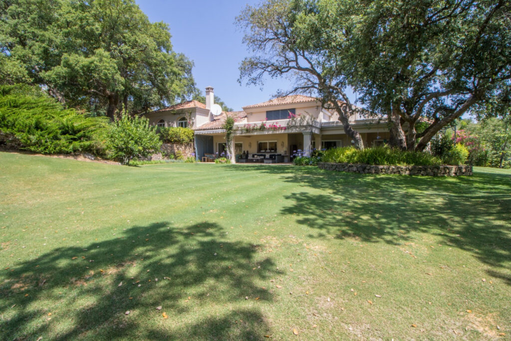 Cork Oak Garden Retreat In Los Altos De Valderrama — Collection Photo — Ref 015-Altos