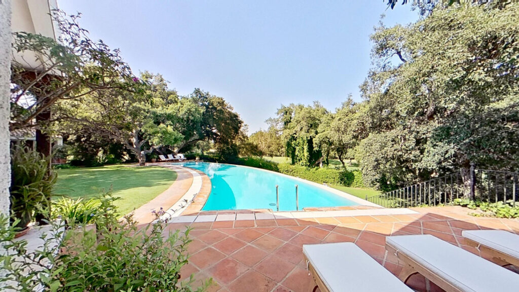 Frontline Golf Villa Overlooking Real Club De Golf Sotogrande — Collection Photo — Ref KSS-162