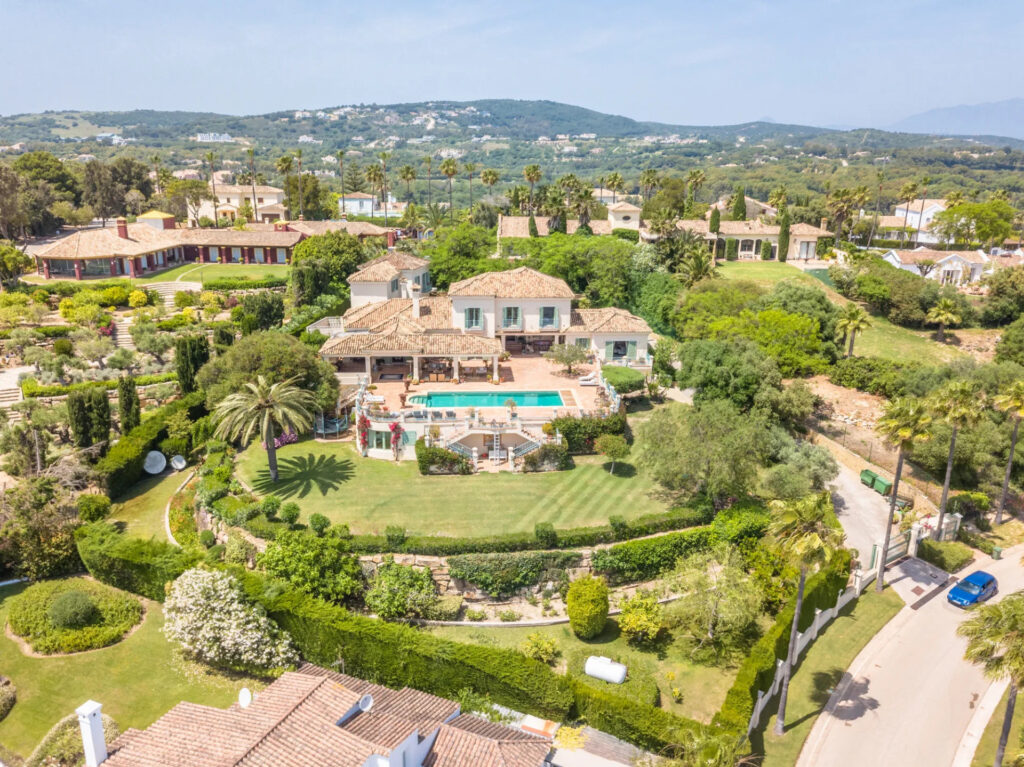 Nine-Bedroom Villa With Guest Apartment In Sotogrande Alto — Collection Photo — Ref V360