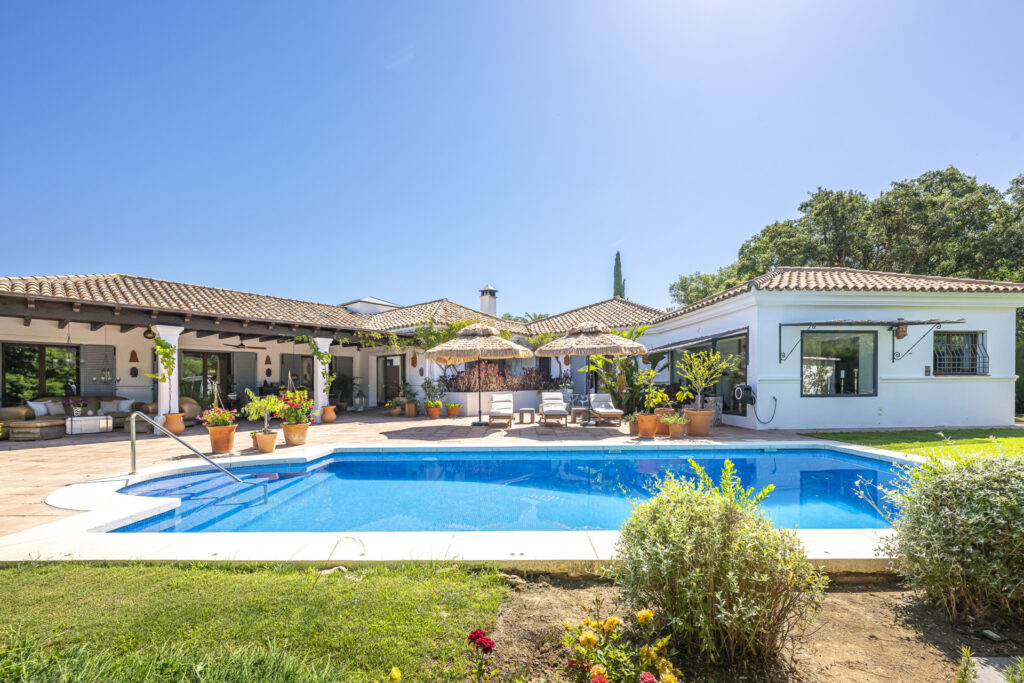 Renovated Single-Level Villa With Separate Guest House — Collection Photo — Ref CE0379
