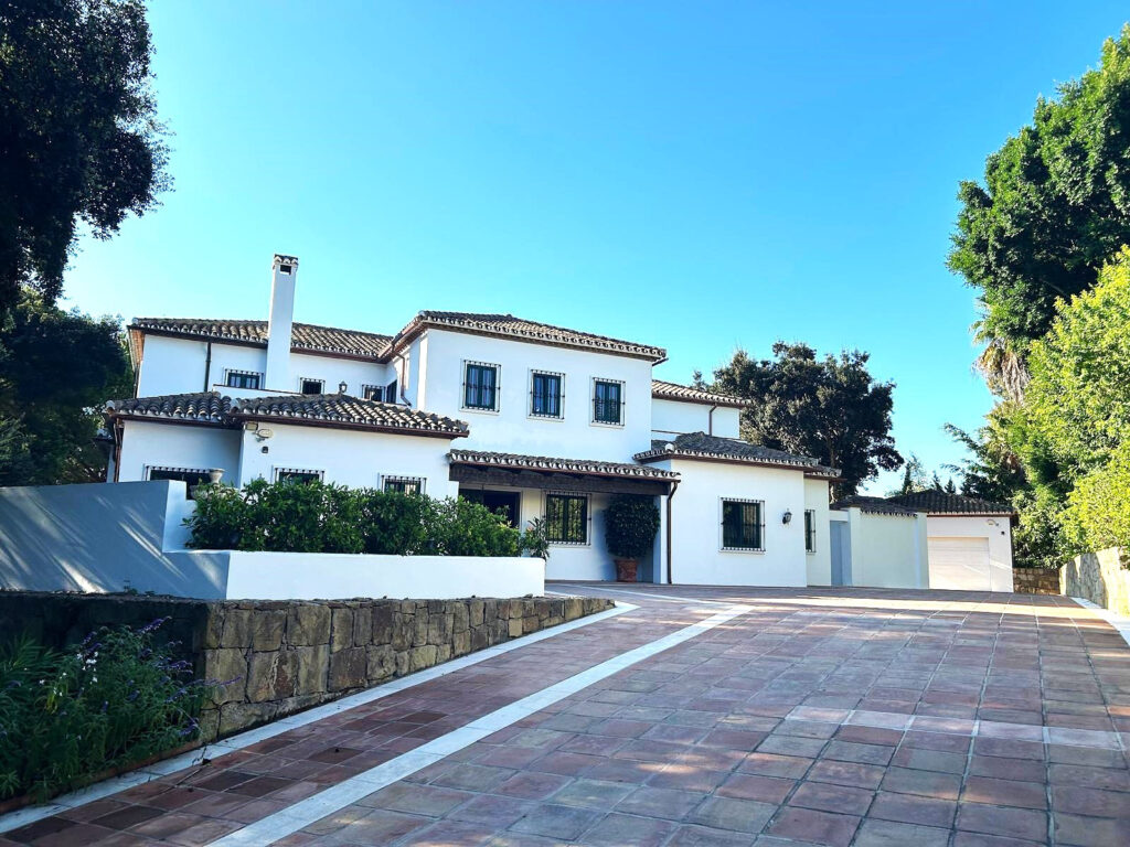 Traditional Spanish Villa On An Elevated Corner Plot — Collection Photo — Ref CA2926