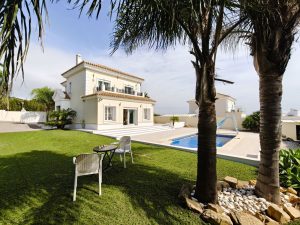 Detached Villa for sale in Torreguadiaro 750,000€