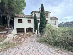 Detached Villa for sale in Sotogrande 1,220,000€