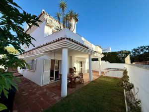 Detached Villa for sale in Torreguadiaro 730,000€